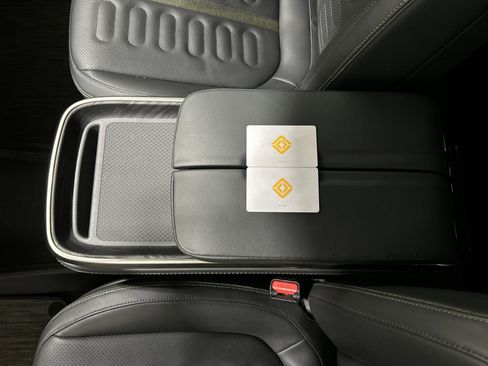 Used 2024 Rivian R1S Adventure image 31