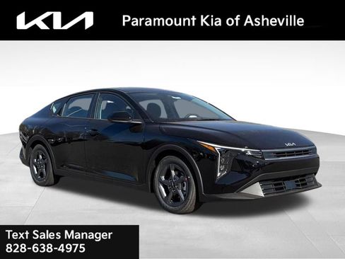 New 2025 Kia K4 LXS image 1