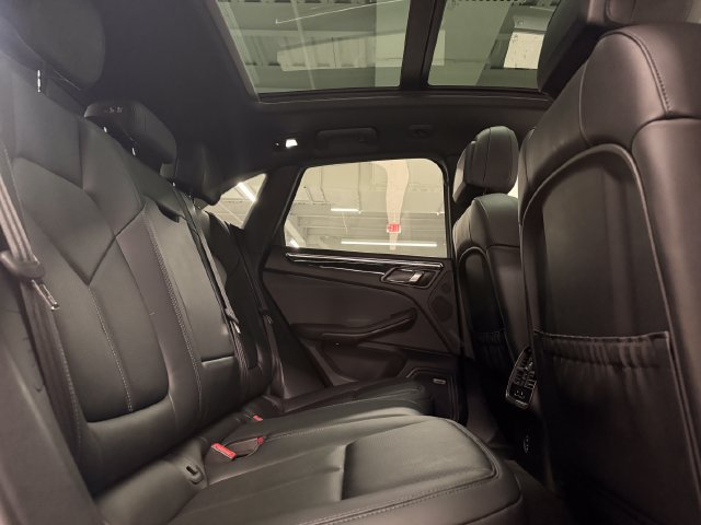 Certified 2026 Porsche Macan AWD/4WD image 25