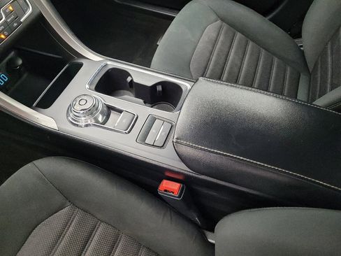 Used 2020 Ford Fusion SE image 26