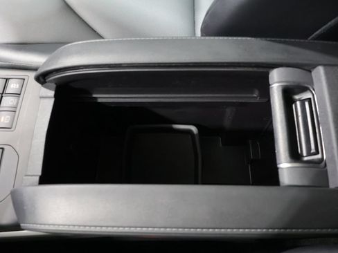 Used 2024 Toyota Highlander XLE AWD/4WD image 30