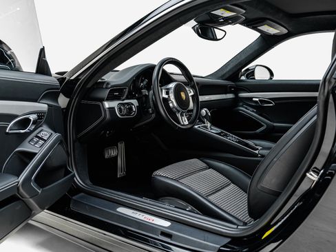 Used 2014 Porsche 911 Carrera S RWD image 3