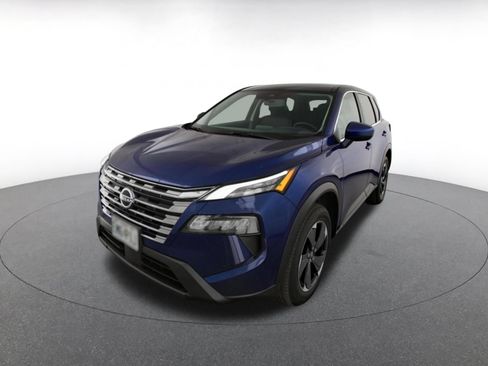 Used 2025 Nissan Rogue SV AWD/4WD image 3