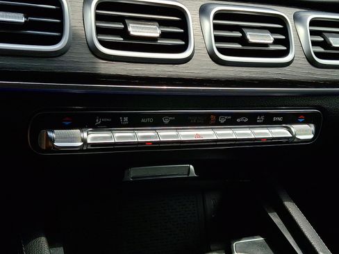 Used 2025 Mercedes-Benz GLE 450 4MATIC image 17
