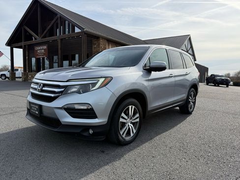 Used 2017 Honda Pilot EX image 2