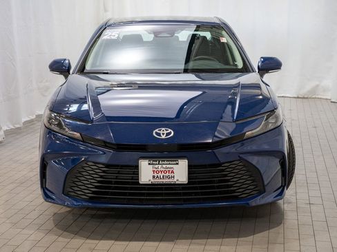 Used 2025 Toyota Camry LE image 2