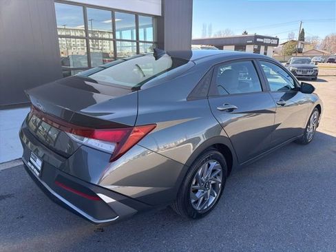 Used 2024 Hyundai Elantra SEL image 9