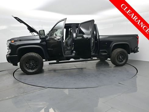 Used 2025 Chevrolet Silverado 2500 ZR2 w/ Technology Package image 42