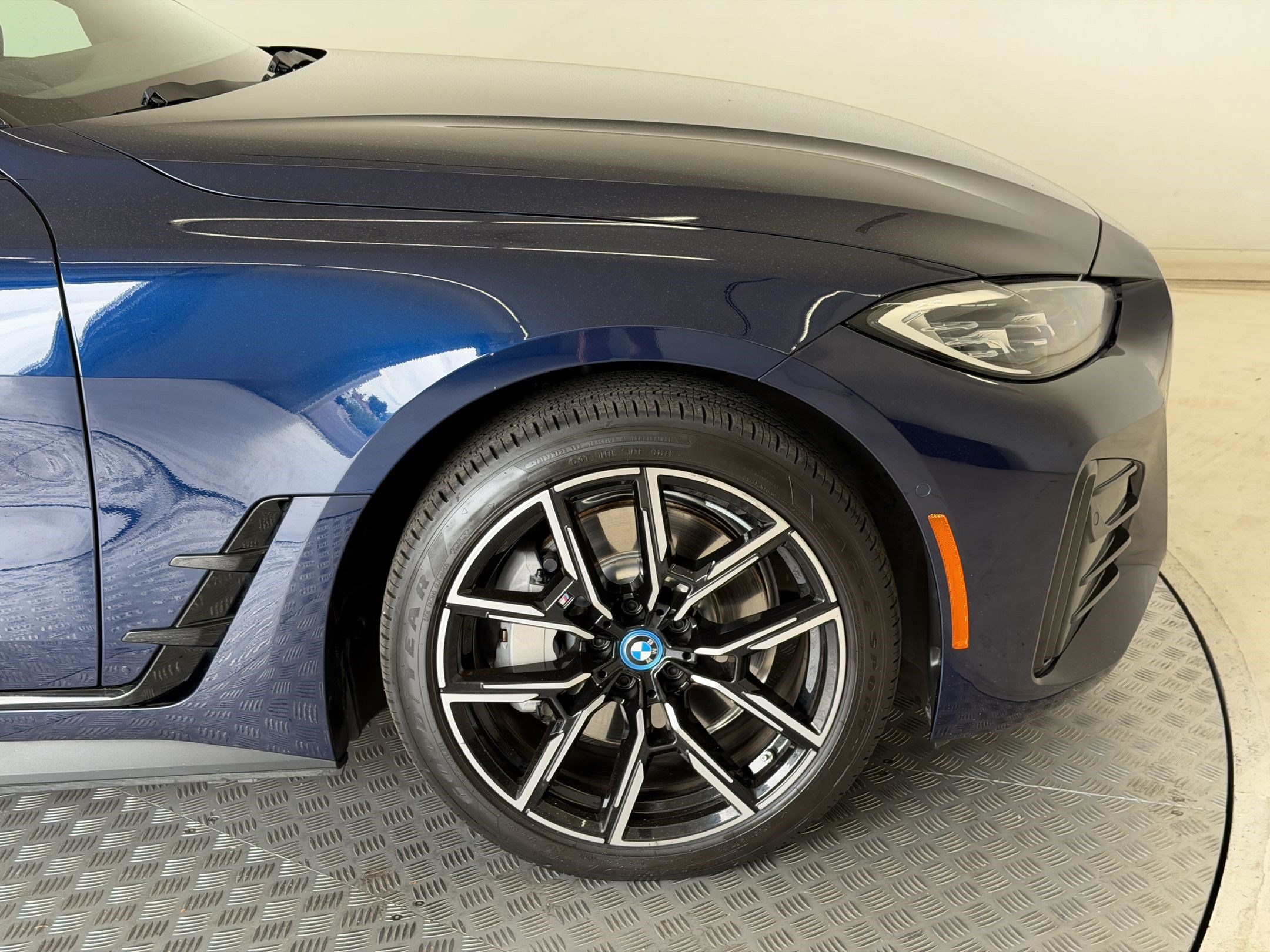Used 2024 BMW i4 eDrive35 w/ M Sport Package RWD image 13