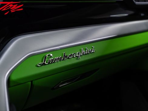 Used 2022 Lamborghini Urus AWD/4WD image 43