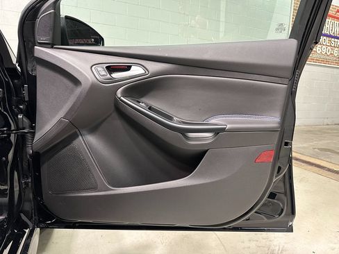 Used 2017 Ford Focus RS AWD/4WD image 9
