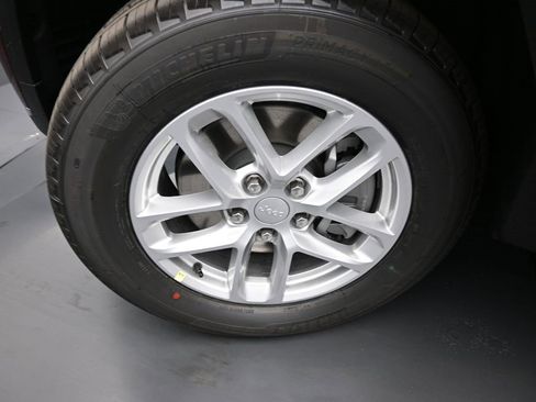 New 2025 Jeep Grand Cherokee L Laredo w/ Luxury Tech Group I image 24