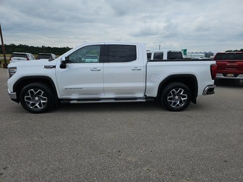 Used 2023 GMC Sierra 1500 SLT w/ SLT Premium Plus Package AWD/4WD image 2