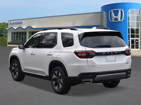 New 2026 Honda Pilot Touring image 3