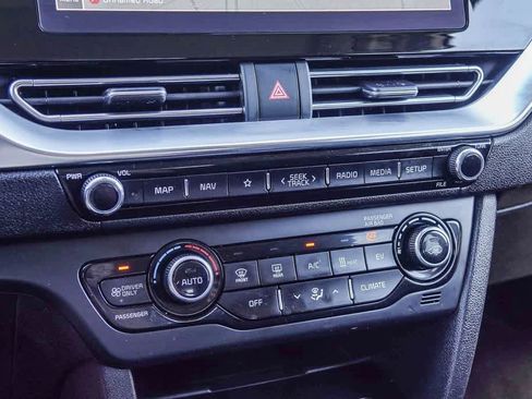 Certified 2022 Kia Niro EX Premium image 22