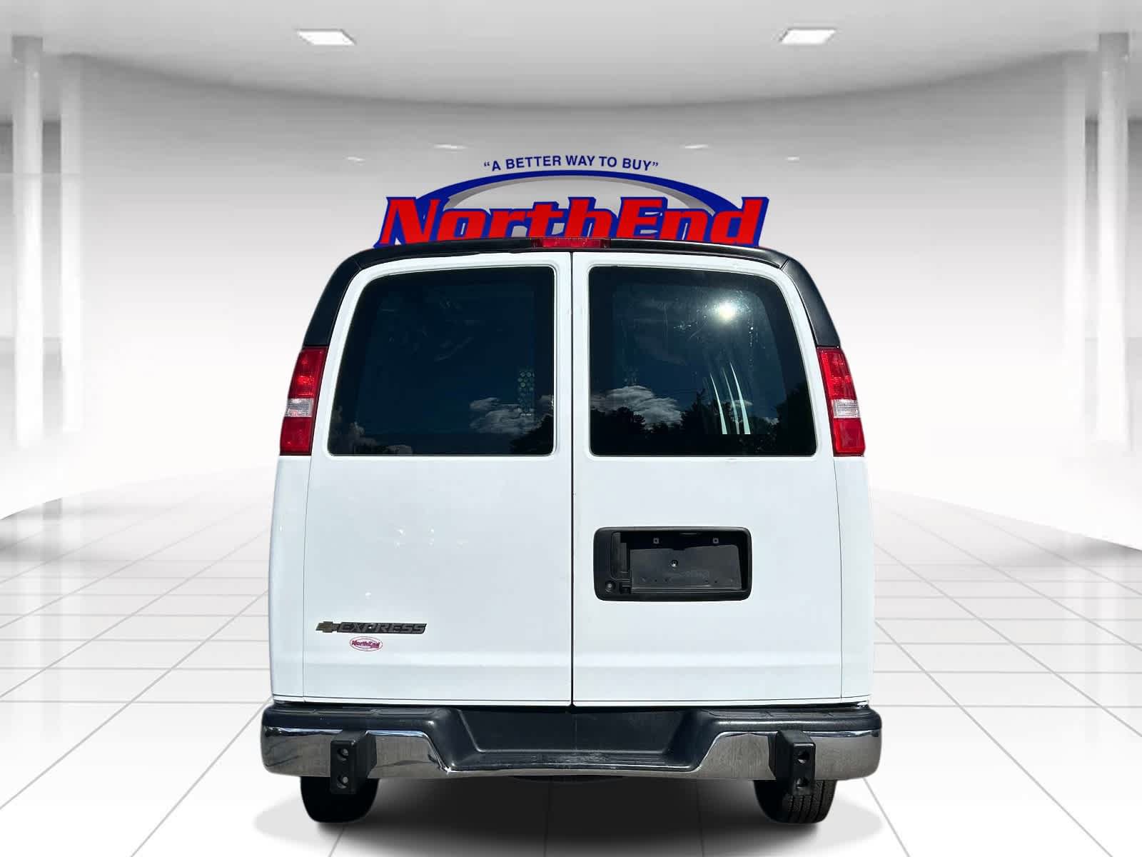 Used 2025 Chevrolet Express 2500 w/ Driver Convenience Package RWD image 4