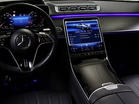 Certified 2022 Mercedes-Benz S 500 4MATIC w/ AMG Line Package image 17