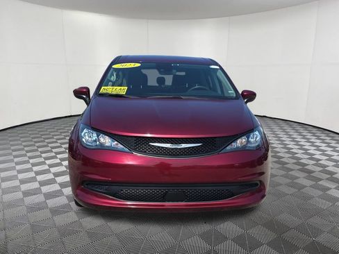 Used 2023 Chrysler Voyager LX FWD image 2