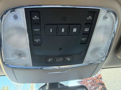 Used 2014 Jeep Grand Cherokee Overland AWD/4WD image 30