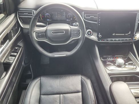 Used 2022 Jeep Wagoneer Series III w/ Flexible Seating Group image 13