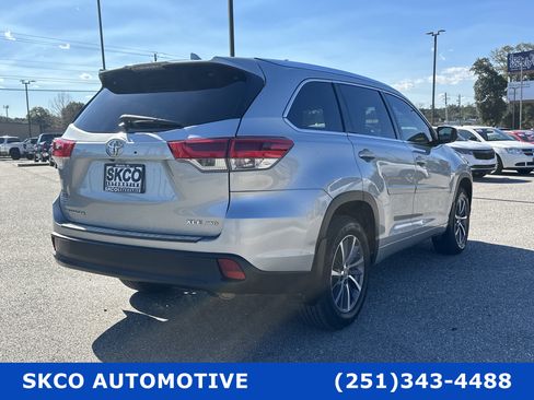 Used 2018 Toyota Highlander XLE image 5