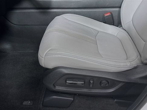 Certified 2025 Honda Pilot Touring image 18