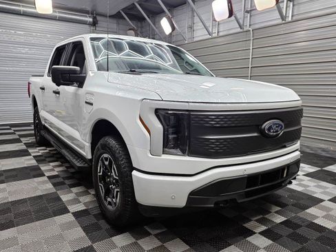 Used 2022 Ford F150 Lightning XLT AWD/4WD image 5