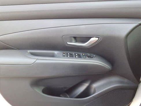 Certified 2025 Hyundai Tucson SE image 23