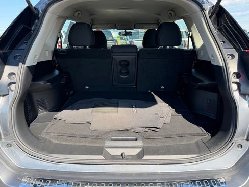 Used 2018 Nissan Rogue S FWD image 40
