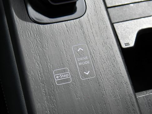 Used 2023 Nissan Ariya AWD image 30