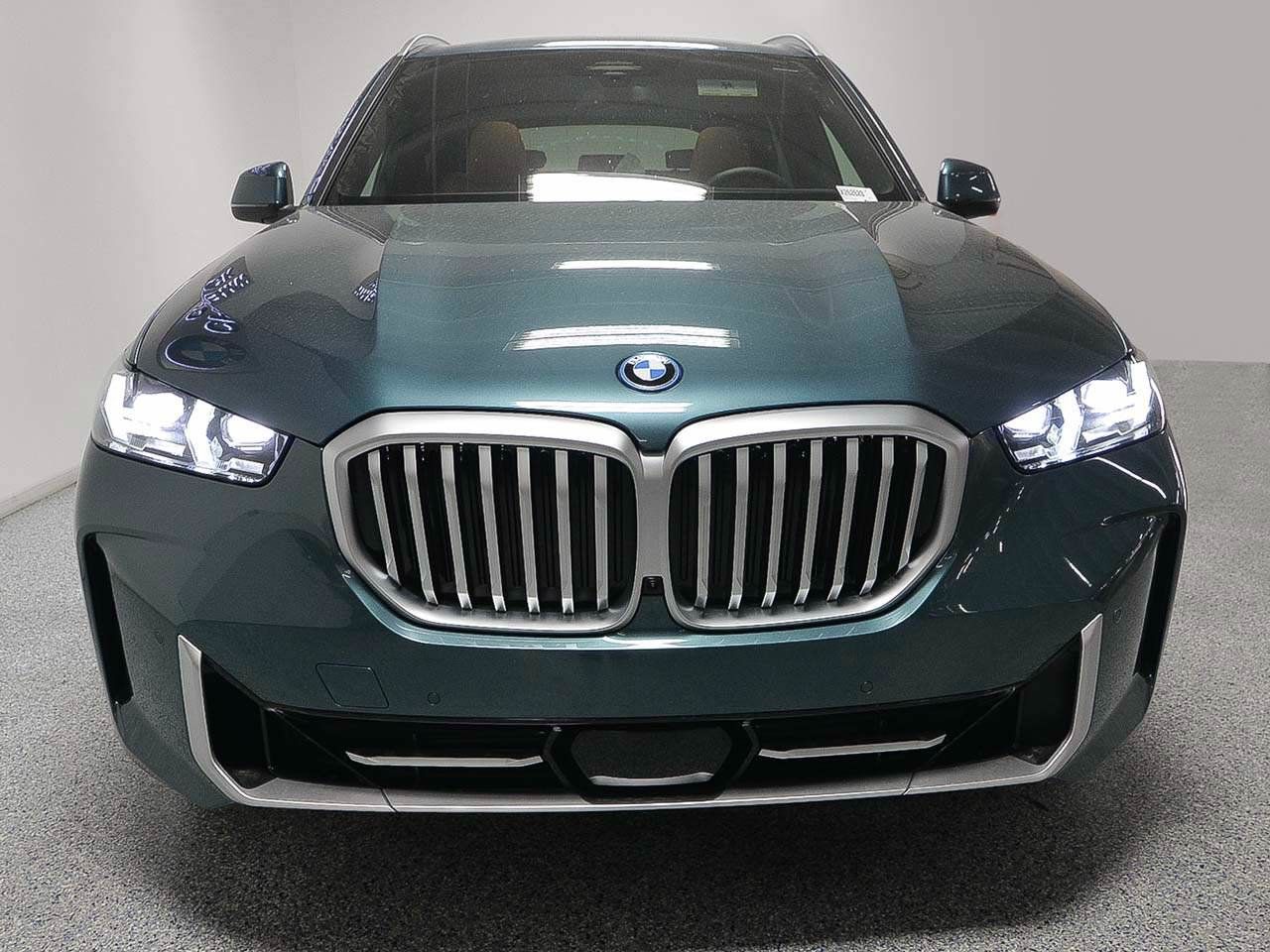 Used 2026 BMW X5 xDrive50e AWD/4WD image 2