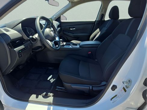 Used 2025 Nissan Sentra SV FWD image 9
