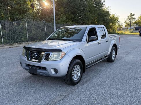 Used 2016 Nissan Frontier SV AWD/4WD image 5