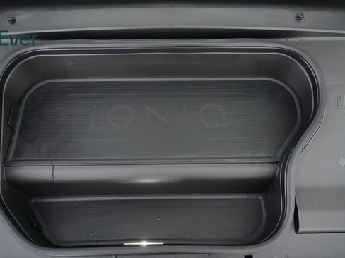 Used 2024 Hyundai Ioniq 6 Limited RWD image 25