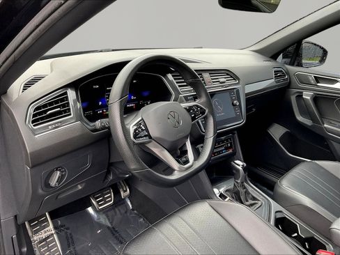 Used 2022 Volkswagen Tiguan SE R-Line FWD image 17