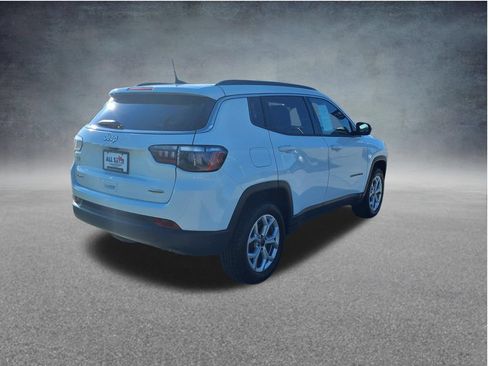 Used 2025 Jeep Compass Latitude AWD/4WD image 9