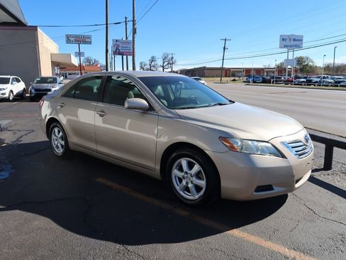 Used 2009 Toyota Camry FWD image 2