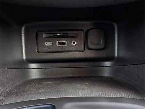 Used 2023 Chevrolet Equinox LT image 16