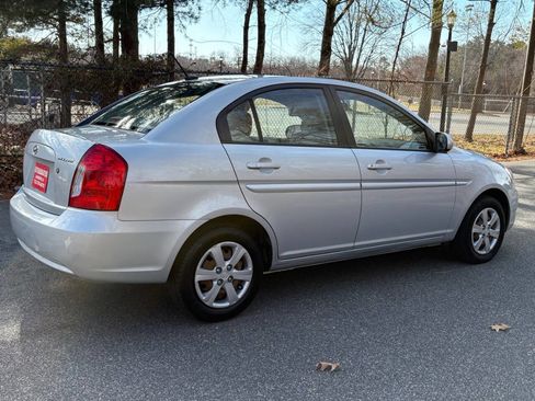 Used 2010 Hyundai Accent GLS image 5