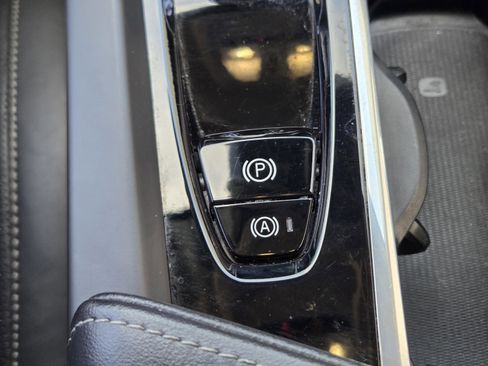 Used 2023 Volvo XC60 B6 Ultimate w/ Protection Package Premier image 19