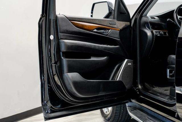 Used 2020 Cadillac Escalade 2WD image 49