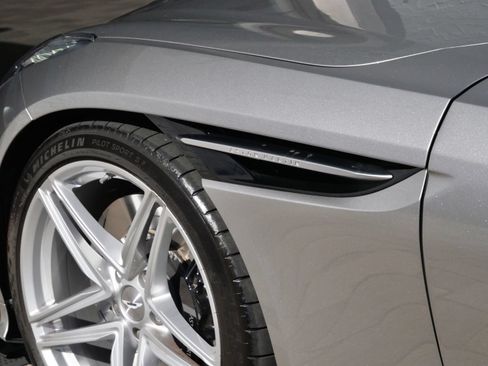 Used 2024 Aston Martin DB12 Coupe RWD image 9