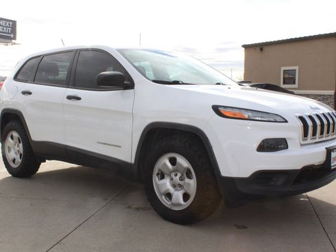 Used 2017 Jeep Cherokee Sport w/ Cold Weather Group image 14
