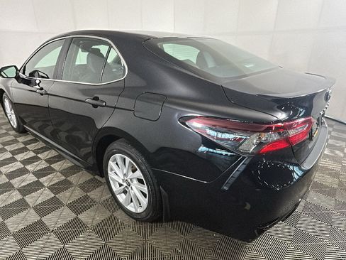 Used 2024 Toyota Camry SE FWD image 4