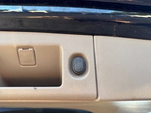 Used 2018 Chevrolet Suburban Premier image 20