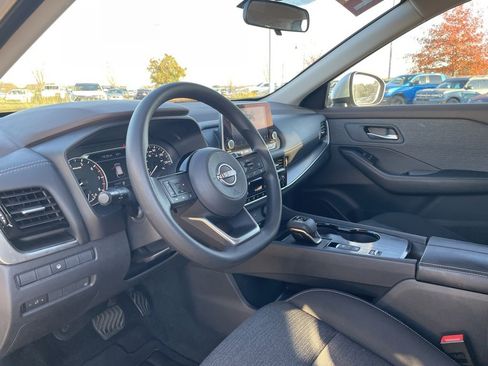 Used 2023 Nissan Rogue SV image 10
