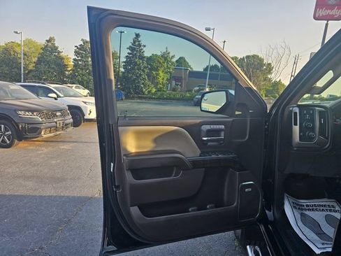 Used 2015 GMC Sierra 2500 Denali w/ Duramax Plus Package AWD/4WD image 30
