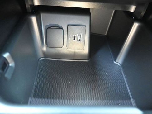 New 2025 Ford Explorer Active image 29