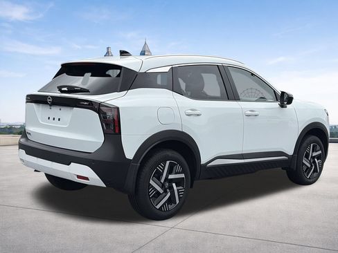 Used 2026 Nissan Kicks SV w/ Charging Package FWD image 5