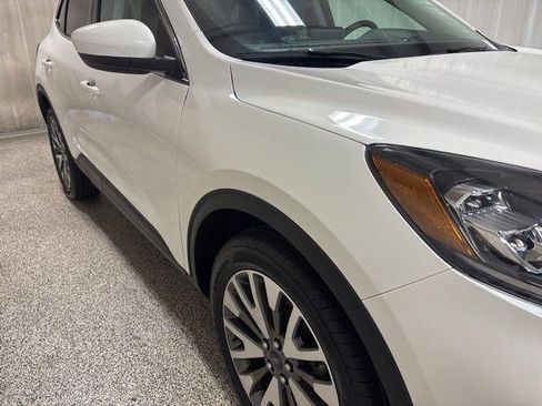 Used 2022 Ford Escape Titanium image 34